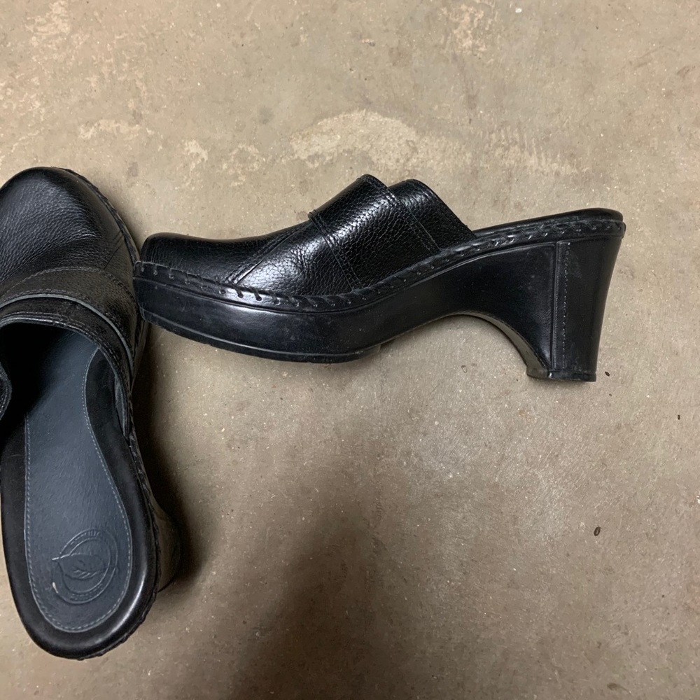 Black dress clogs